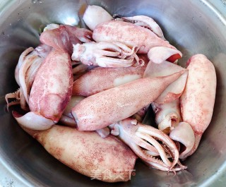 韭菜鱿鱼鹅蛋香菇水饺的做法步骤：3