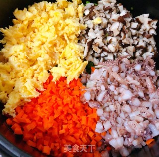韭菜鱿鱼鹅蛋香菇水饺的做法步骤：5