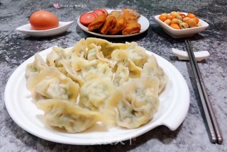 韭菜鱿鱼鹅蛋香菇水饺的做法步骤：12