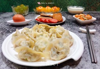 韭菜鱿鱼鹅蛋香菇水饺的做法步骤：15