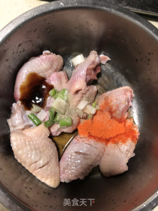 炸鸡翅的做法步骤：3