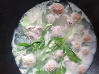 砂锅鱼头肉丸汤的做法步骤：7
