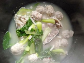砂锅鱼头肉丸汤的做法步骤：9