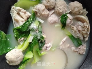 砂锅鱼头肉丸汤的做法步骤：10