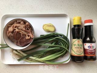 大蒜炒鸭杂的做法步骤：1