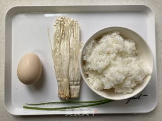 金针菇鸡蛋炒饭的做法步骤：1