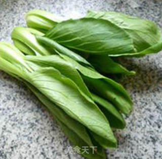 青菜鹅血粉丝汤的做法步骤：1