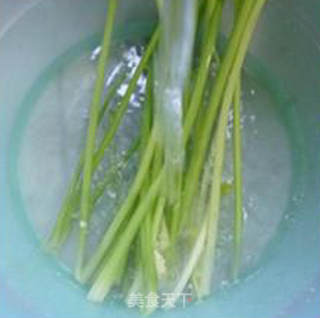 鳝丝炒芹菜的做法步骤：4