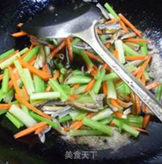 鳝丝炒芹菜的做法步骤：10