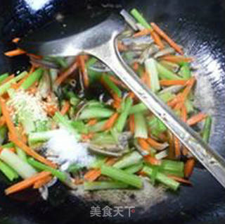 鳝丝炒芹菜的做法步骤：11