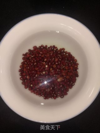 红豆鲫鱼汤的做法步骤：1