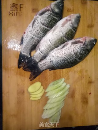 红豆鲫鱼汤的做法步骤：3