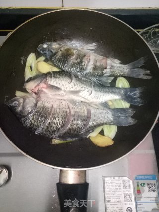 红豆鲫鱼汤的做法步骤：4