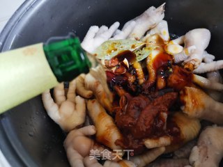 电饭煲焗鸡爪的做法步骤：7