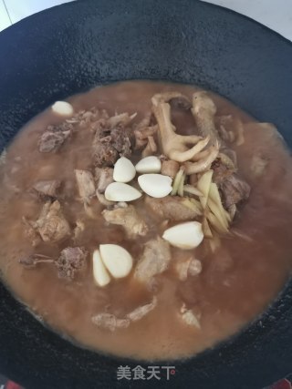 红烧公鸡的做法步骤：6