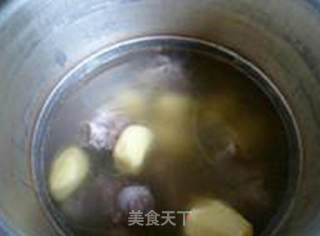 土豆猪骨汤的做法步骤：7