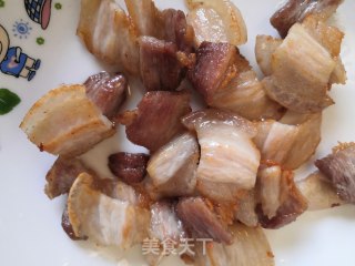 花菜煸五花肉的做法步骤：3