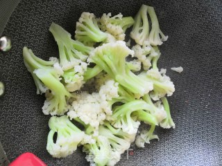 花菜煸五花肉的做法步骤：4