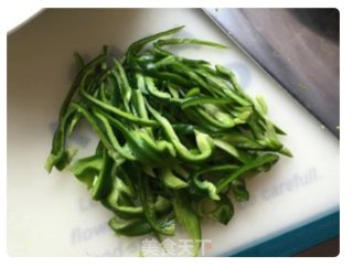 青椒炒肉丝的做法步骤：2