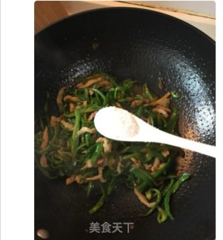 青椒炒肉丝的做法步骤：8