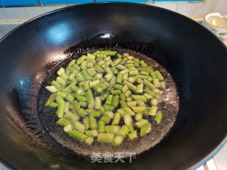 火麻芦笋炒鸡蛋的做法步骤：4
