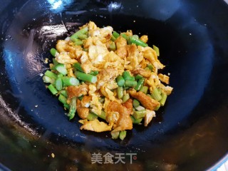火麻芦笋炒鸡蛋的做法步骤：7