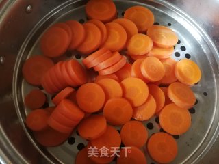 菠菜胡萝卜面条的做法步骤：2