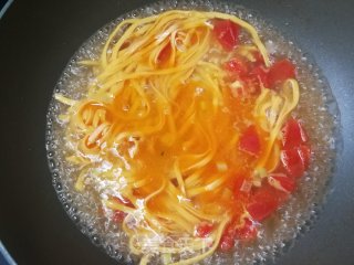 菠菜胡萝卜面条的做法步骤：17