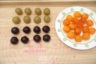 白莲蓉&红豆沙蛋黄月饼的做法步骤：5