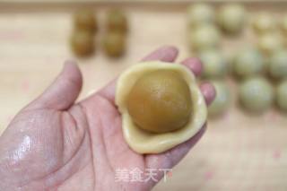 白莲蓉&红豆沙蛋黄月饼的做法步骤：13