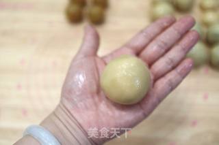 白莲蓉&红豆沙蛋黄月饼的做法步骤：14