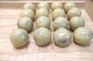 白莲蓉&红豆沙蛋黄月饼的做法步骤：15