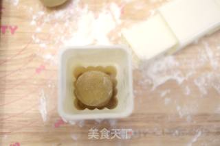 白莲蓉&红豆沙蛋黄月饼的做法步骤：16