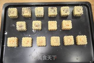 白莲蓉&红豆沙蛋黄月饼的做法步骤：19