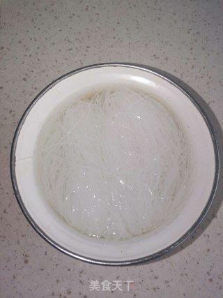 蒜蓉粉丝蒸虾的做法步骤：2