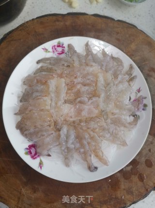 蒜蓉粉丝蒸虾的做法步骤：3
