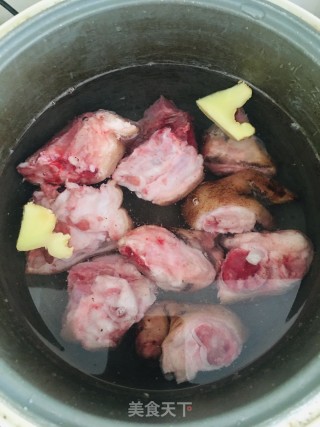 猪蹄炖黄豆的做法步骤：1