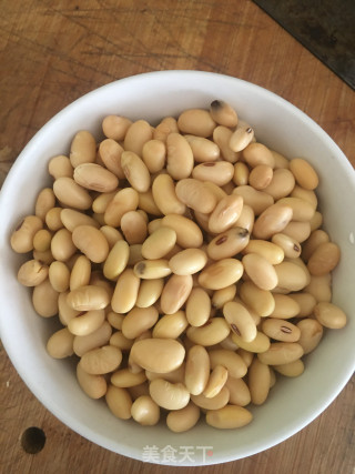 猪蹄炖黄豆的做法步骤：2