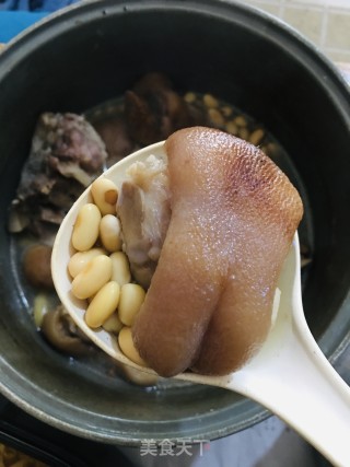 猪蹄炖黄豆的做法步骤：5