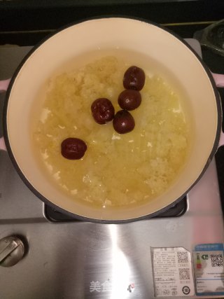 菠萝银耳羹的做法步骤：3