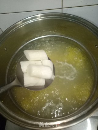 玉米碴山药小米粥的做法步骤：4