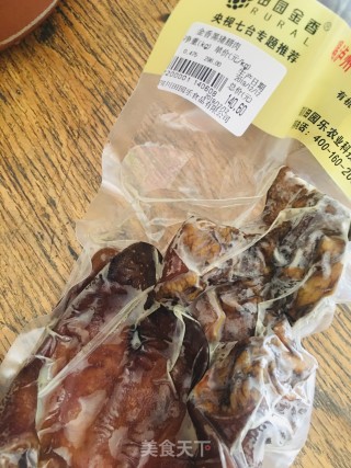 清蒸腊耳朵的做法步骤：1