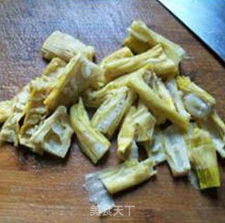 羊尾笋蒲瓜排骨汤的做法步骤：5