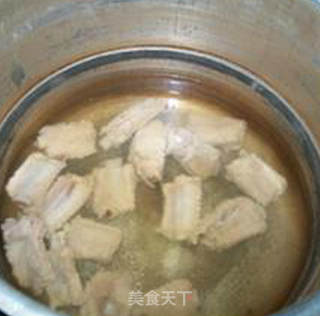 羊尾笋蒲瓜排骨汤的做法步骤：8