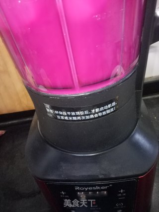 鲜榨火龙果汁的做法步骤：3