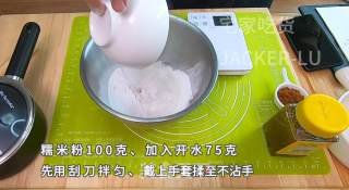 桂花红糖糯米团子，口感糯叽叽，淡淡桂花香，让人食欲大开。的做法步骤：1