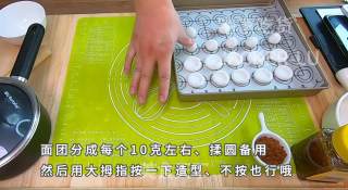桂花红糖糯米团子，口感糯叽叽，淡淡桂花香，让人食欲大开。的做法步骤：3