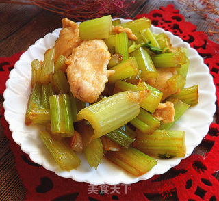 快手小炒——芹菜炒鸡胸的做法步骤：8