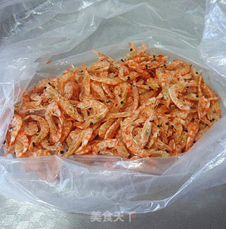 葱花炸红虾皮的做法步骤：1