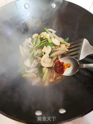 肉末口蘑炒荞面碗托的做法步骤：9